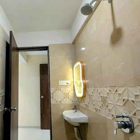 Luxury Mahal Majesty L Urban Escape L Ocean View Apartment Mumbai