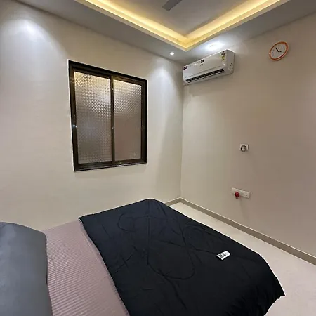 Izaara - 15 Mins From Lilavati & Nanavati Apartment *