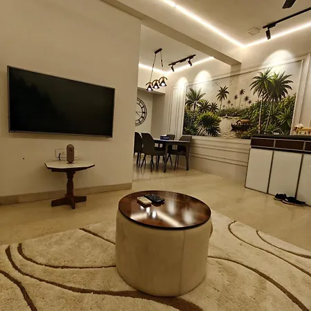 The Crest Bkc Apartment