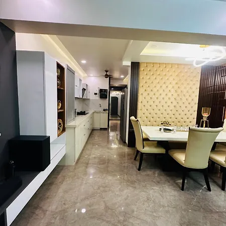 Rahul's Retreat Jacuzzi Apartment *