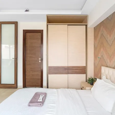 Ov Premium Near Bkc By Square One Mumbai