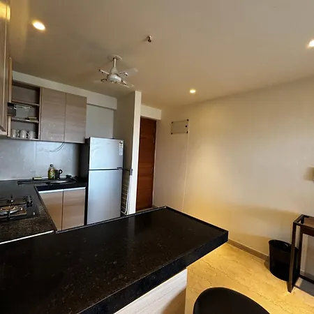 Apartment Ov Premium Near Bkc By Square One *