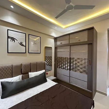 Izaara - 15 Mins From Lilavati & Nanavati Apartment *