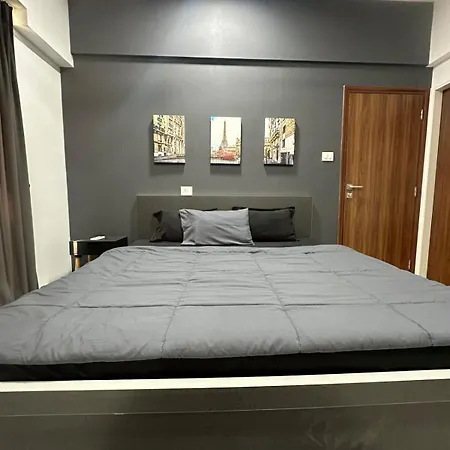 Apartment Rahuls Oasis *