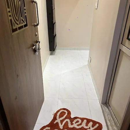 Izaara - 15 Mins From Lilavati & Nanavati Apartment *