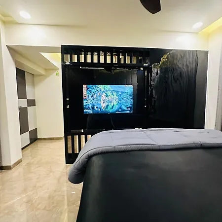Rahul's Retreat Jacuzzi