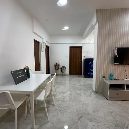 Apartment Rahuls Oasis *