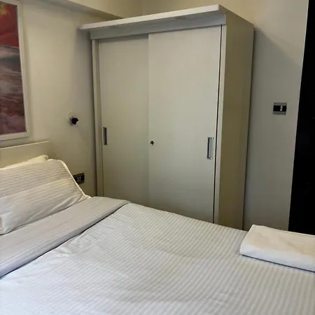 Ov Premium Near Bkc By Square One Apartment Mumbai