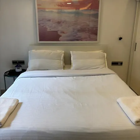 Apartment Ov Premium Near Bkc By Square One *