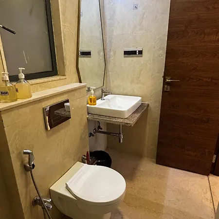 Apartment Ov Premium Near Bkc By Square One *