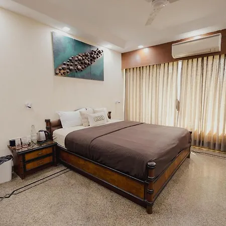 Bachis Nest Luxury 5bhk With Lawn And Terrace * Mumbai