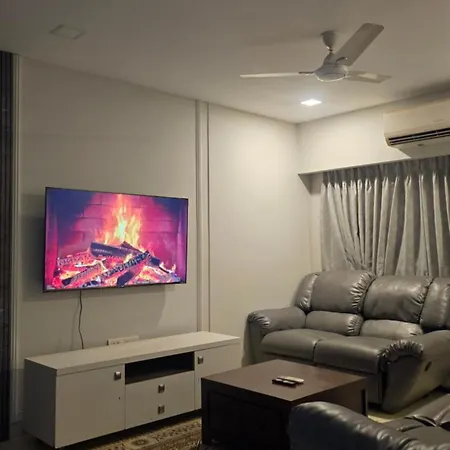 Ocean 360 Sea Facing Apartment- 1401 Mumbai