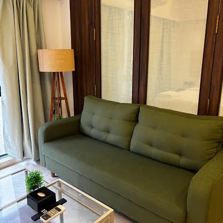 Apartment Ov Premium Near Bkc By Square One *