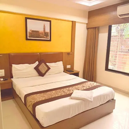 Crystal Luxury Hotel 2*