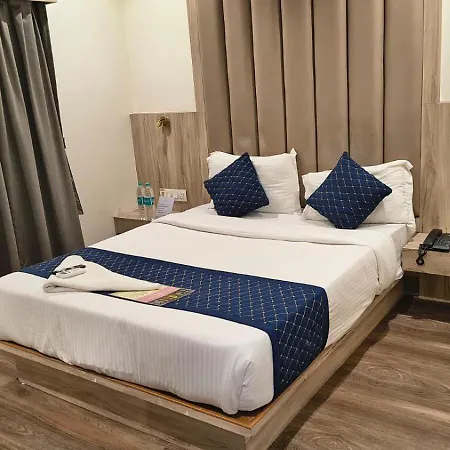 Amar Residency Near Kokilaben Hospital Mumbai
