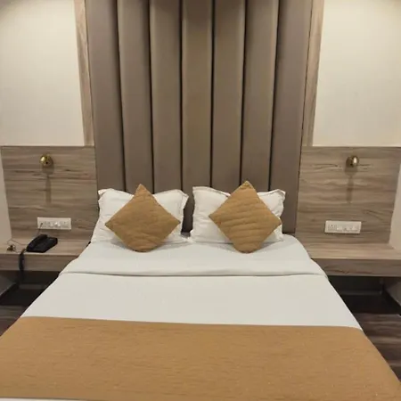 Amar Residency Near Kokilaben Hospital 3* Mumbai