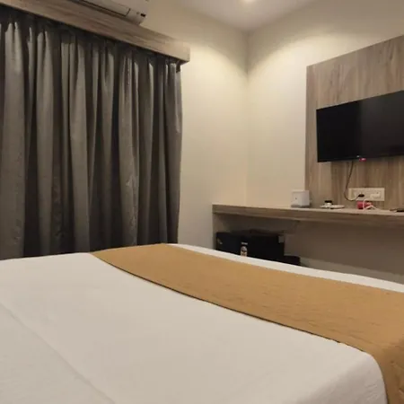 Hotel Amar Residency Near Kokilaben Hospital Mumbai
