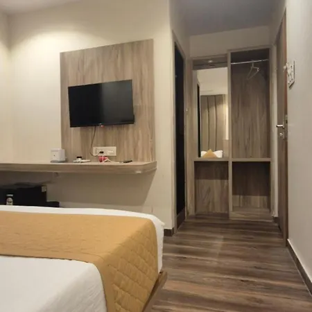 Amar Residency Near Kokilaben Hospital Hotel Mumbai