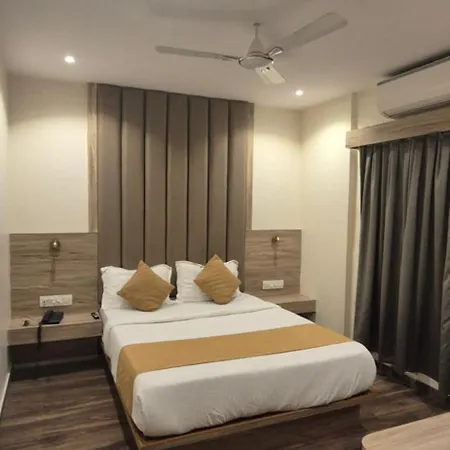 Amar Residency Near Kokilaben Hospital 3* Mumbai