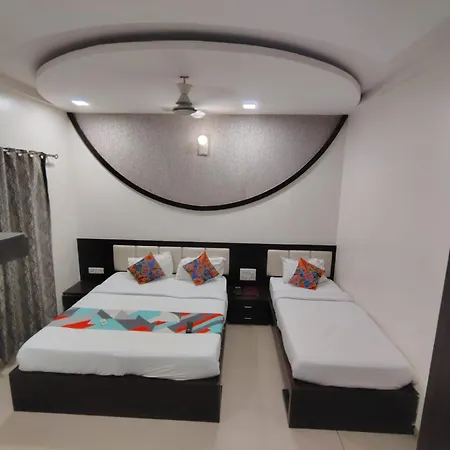Hotel Crown Aadoree - Near Airport, Bkc Visa Consultant , Jio Convention Centre