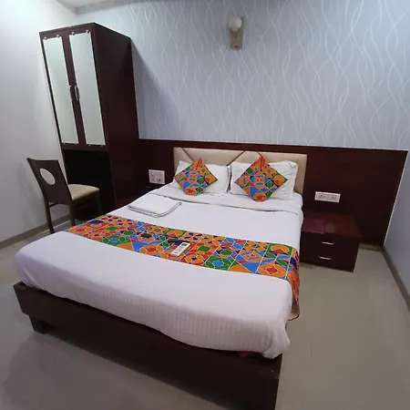 Crown Aadoree - Near Airport, Bkc Visa Consultant , Jio Convention Centre 3* Mumbai