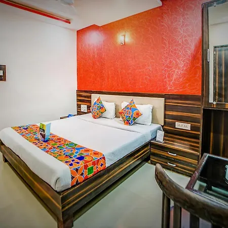 Crown Aadoree - Near Airport, Bkc Visa Consultant , Jio Convention Centre 3*