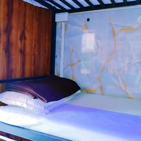 Bhumi Near Us Embassy Bkc Only Males Hostel Mumbai