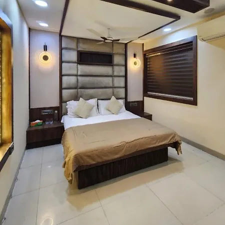 5 Bhk Peacock Perch Luxury Spacez *