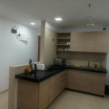 Marbella Near Bkc Pool, Wi-fi, Kitchen * Mumbai