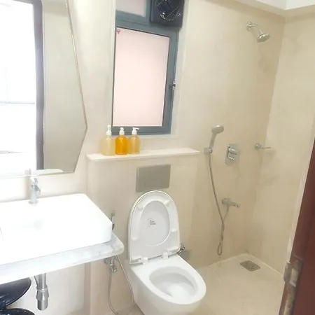 Marbella Near Bkc Pool, Wi-fi, Kitchen Apartment *