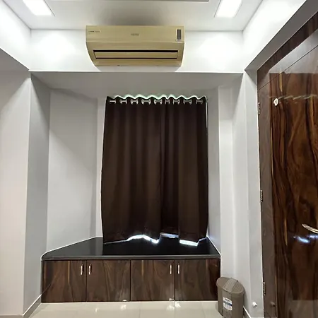 Raut No 1 1bhk Hiranandani Powai Apartment Mumbai