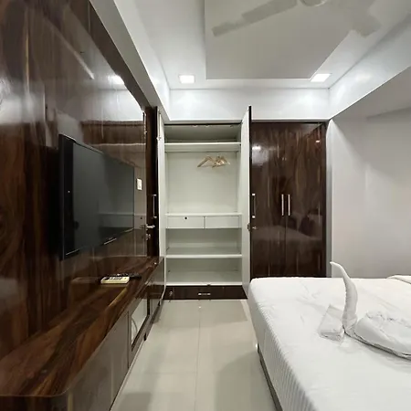 Apartment Raut No 1 1bhk Hiranandani Powai Mumbai