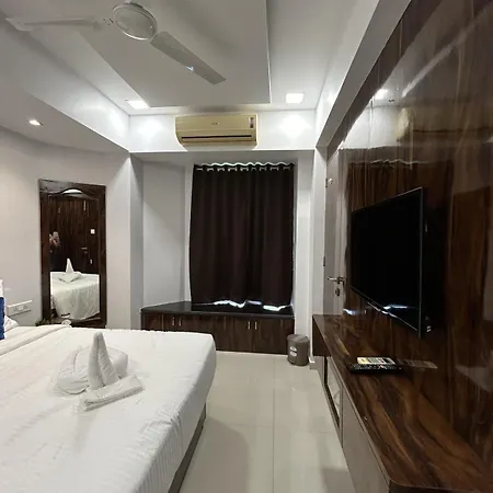 Raut No 1 1bhk Hiranandani Powai Mumbai