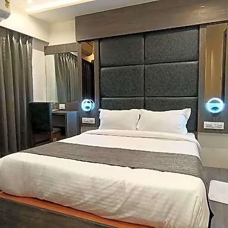 Hotel Classio Andheri - Near Dn Nagar Metro Station
