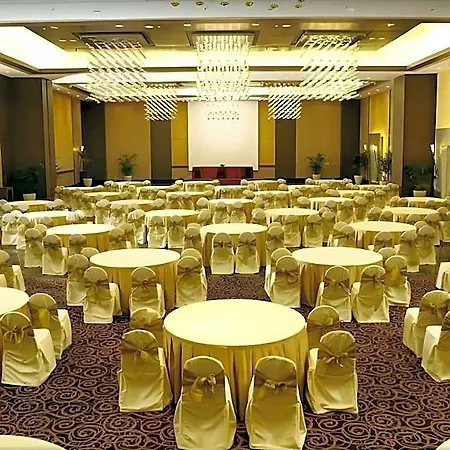 Hotel The Retreat & Convention Centre