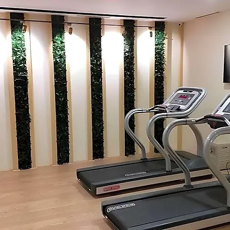 Mirage Hotel, International Airport 4*