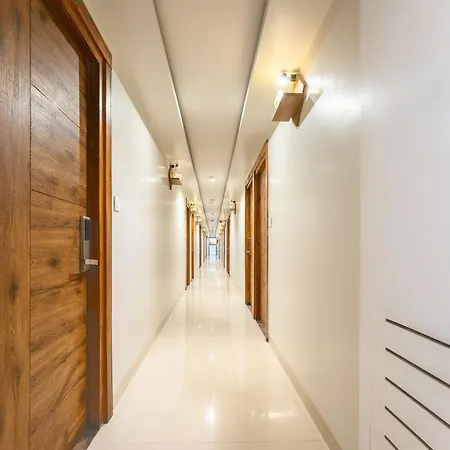 Treebo Amber International Airport T2 Hotel 3*