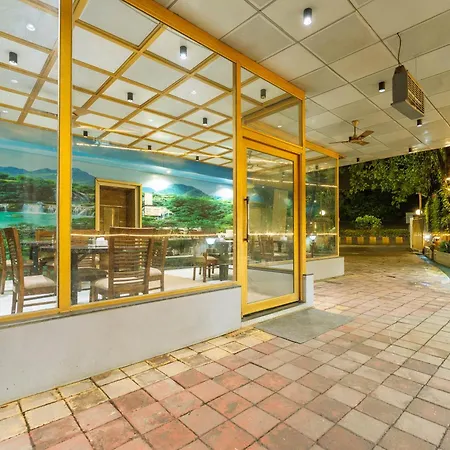 Hotel Treebo Amber International Airport T2 3*