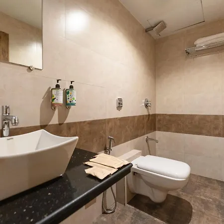 Hotel Treebo Amber International Airport T2
