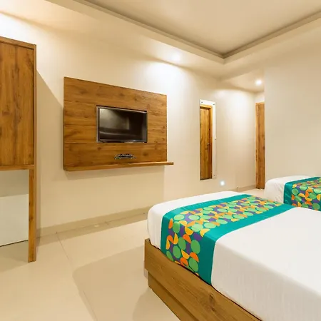 Treebo Amber International Airport T2 Hotel 3*