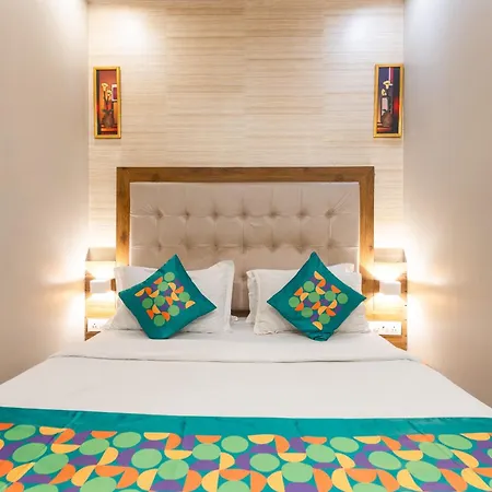 Hotel Treebo Amber International Airport T2 3*