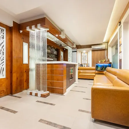 Treebo Amber International Airport T2 Hotel 3*