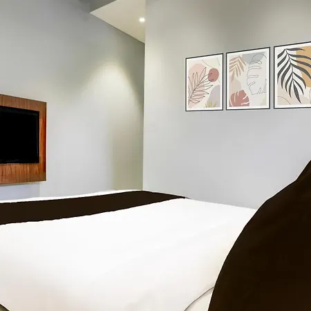 Super Oyo O Powai Hotel