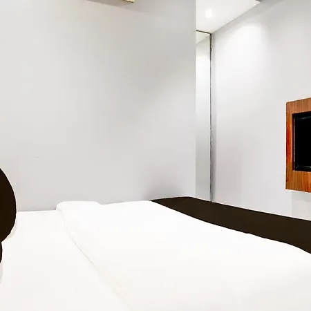 Super Oyo O Powai 4* Mumbai
