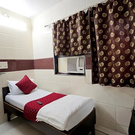 Hotel Fabhotel Kamal