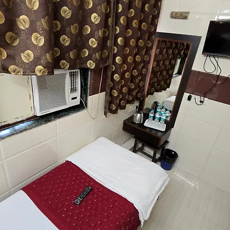 Fabhotel Kamal