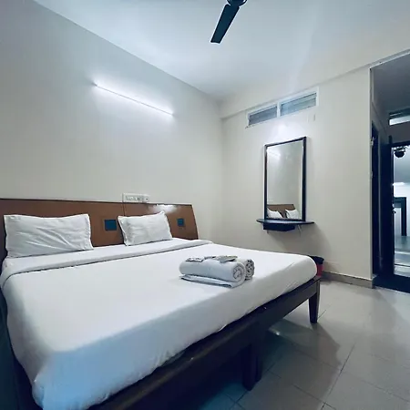 Iham Paradise Hotel 2*