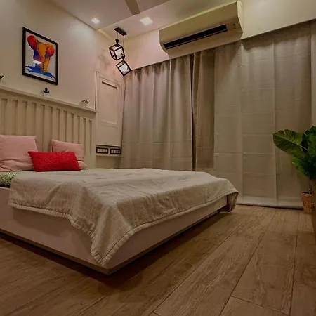 Sea Breeze Suite, Juhu Apartment