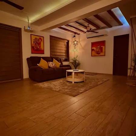 Sea Breeze Suite, Juhu Apartment *