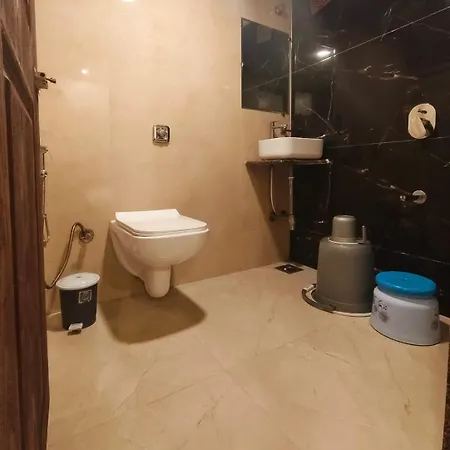 Eldoria Palace - Near Us Consulate & Bkc